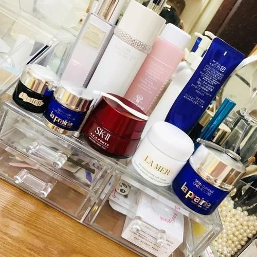 请问有没有适合30+女性的全套护肤品，粉底液推荐，最好价格中等？