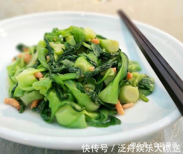 沂蒙炒鸡|老丈人办升学宴，我随礼一千元，看看他安排的这桌菜，值多少钱