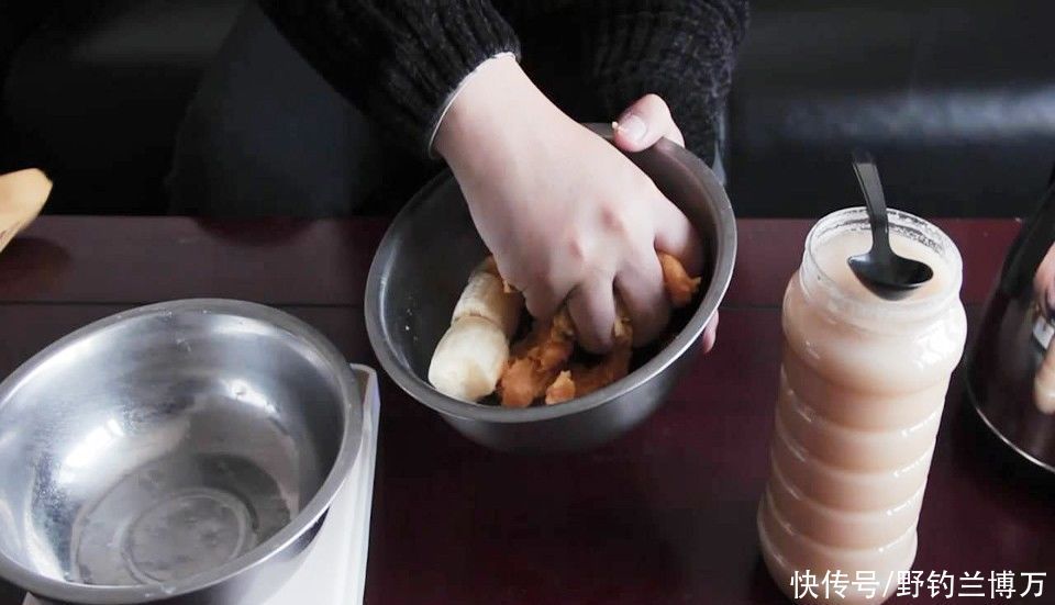 自从学会了自制钓鱼饵料,越做越上瘾,根本停不下来