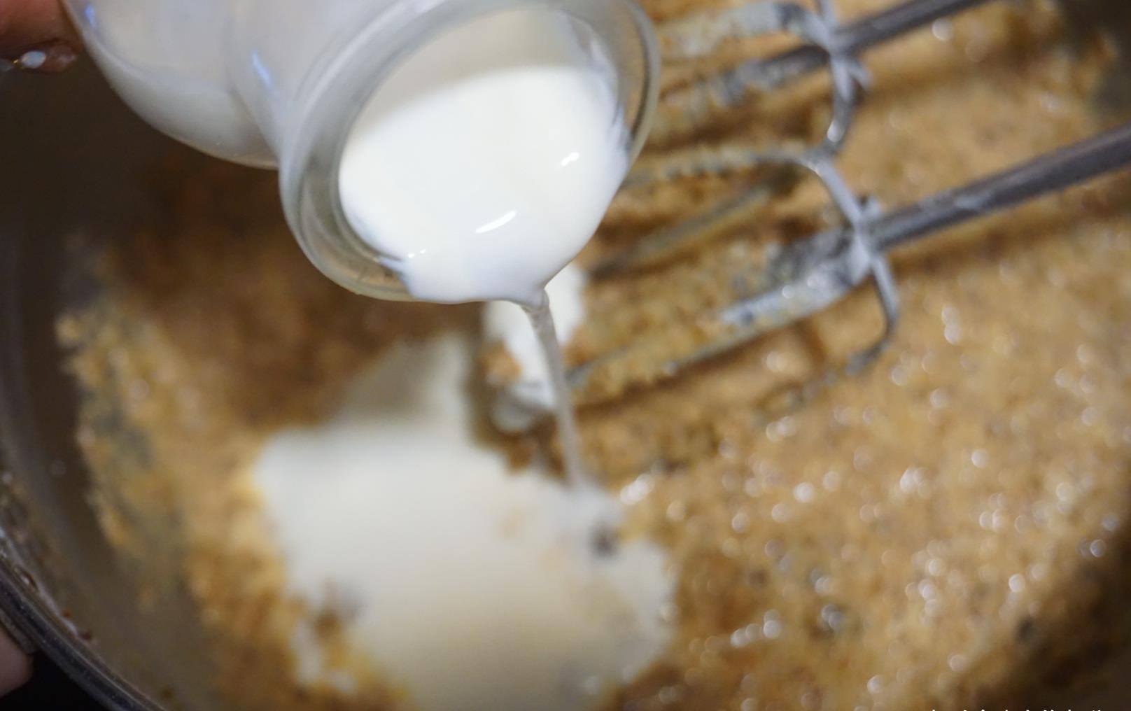 纸杯蛋糕|星巴克18元1个的巧克力蘑菇头麦芬,自己做简单便宜,私藏配方