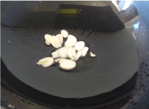 韭菜与它是绝配,这货又肥又嫩又鲜,30元炒一盘比饭店便宜多了!