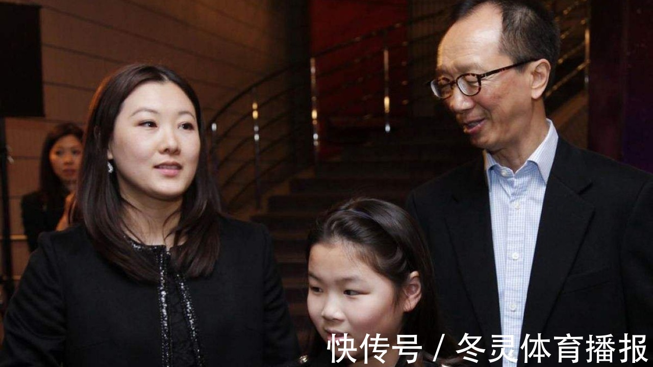 后半辈子|41岁伏明霞太拼了!婚后5年连生3子,如今老公近70岁仍想要4胎