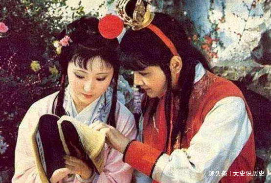 贾宝玉$《红楼梦》她看似很疼自己孩子，实际跟儿子没丝毫感情，悲哀！