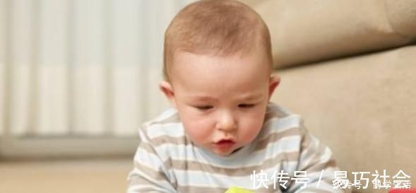 喂养|六个月的宝宝有这些表现,说明是不想喝水了,你都了解吗