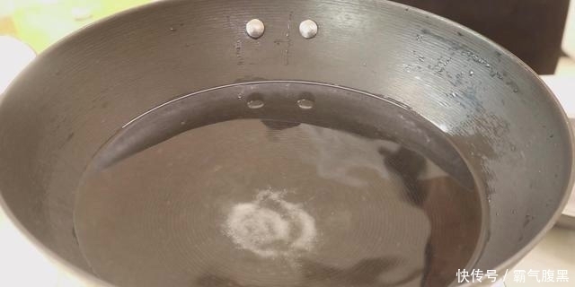 入少许|麻辣鸭血怎样做才好吃?学会这一招,鲜香滑嫩不破碎,麻辣鲜香