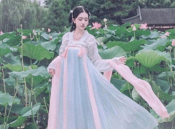 洛丽塔|洛丽塔、JK、汉服层出不穷，慢慢侵蚀我们的生活，应怎么杜绝