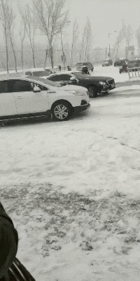 |搞笑GIF:今天周六 带女朋友去海边看看海