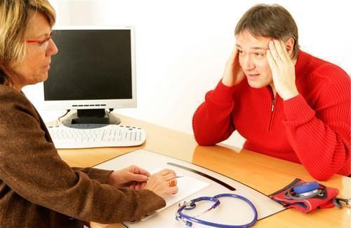 服用降压药|总说血压高，医生忠告：只要没超过标准值就不算高，不用担心