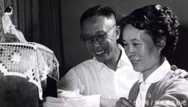 婉容|溥仪有5个老婆，为什么没留下子嗣，看看小时候宫女们对他做了啥