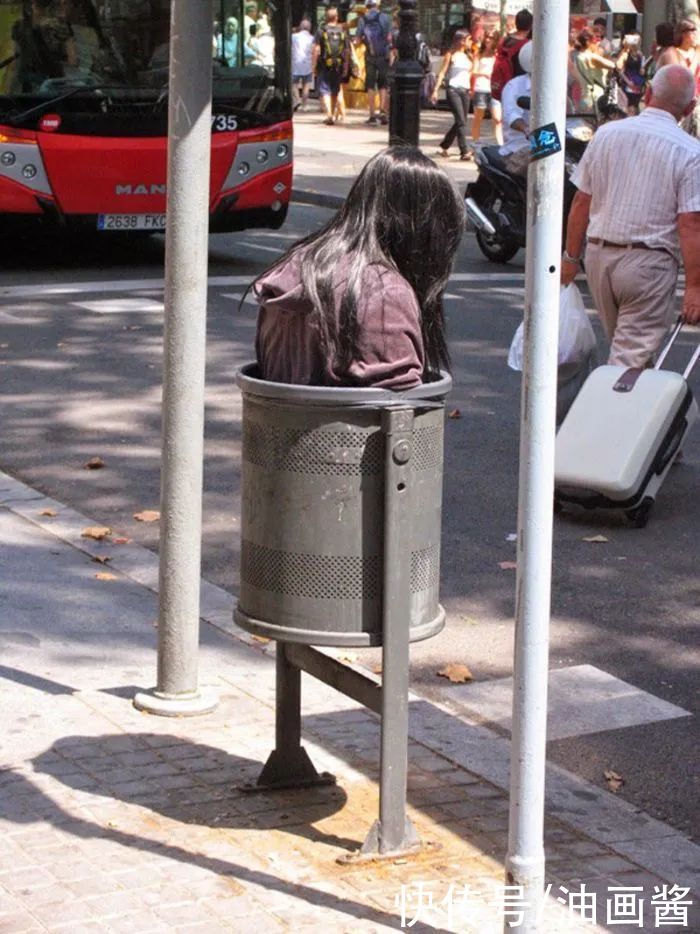  街头雕塑|把“假人”摆上街头，专吓路过行人，知道他的想法后忍不住点赞