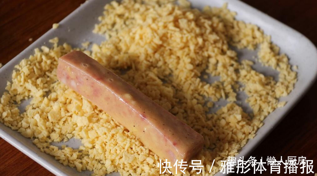 新吃法|教你午餐肉的新吃法，配上薯片又香又脆，上桌特别受小孩喜爱