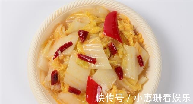 炒白菜,切好直接下锅可不行,多做关键1步,又香又脆不出水