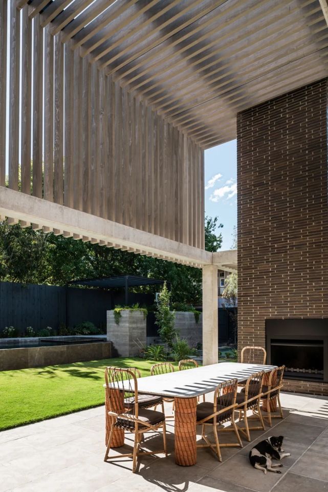 348㎡朴质美学豪宅,超大花园太适合养老