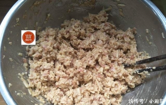 给孩子做一道简易小吃,焦香软糯,十分钟就出锅,儿子一连吃6个