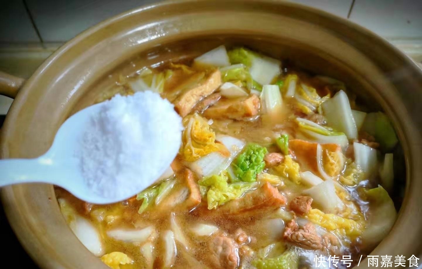 天冷晚餐就爱一锅炖,又香又解馋,吃着热乎又营养,汤汁都不剩!