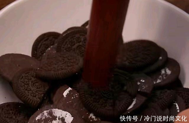 满满的|它有着满满的卡路里,但却是我无法抗拒的诱惑,一切靠后先吃再说