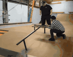 |搞笑GIF:你永远猜不到 美女的那些照片是怎么拍出来的