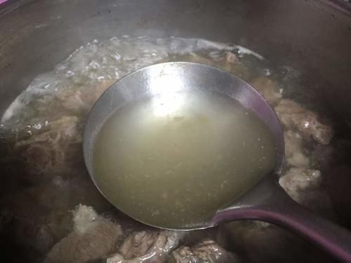 牛肉罩饼河北特色小吃，肉质肥美香醇，看着都能流口水