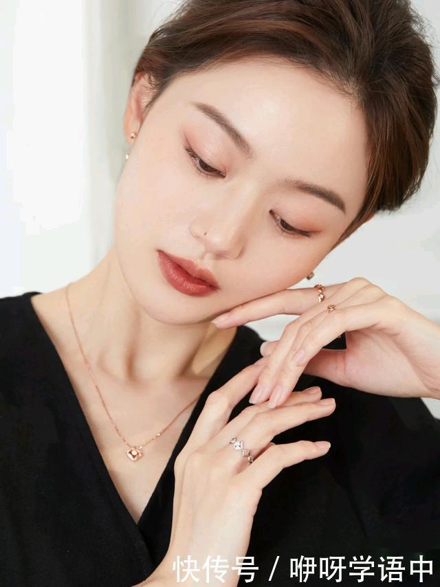 要想皮肤光滑又白皙,只要记住这4点,坚持下去,越变越年轻