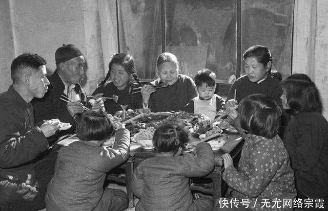 祈福|60年代初期,中国百姓过春节,上供磕头祈福你那还流行吗?