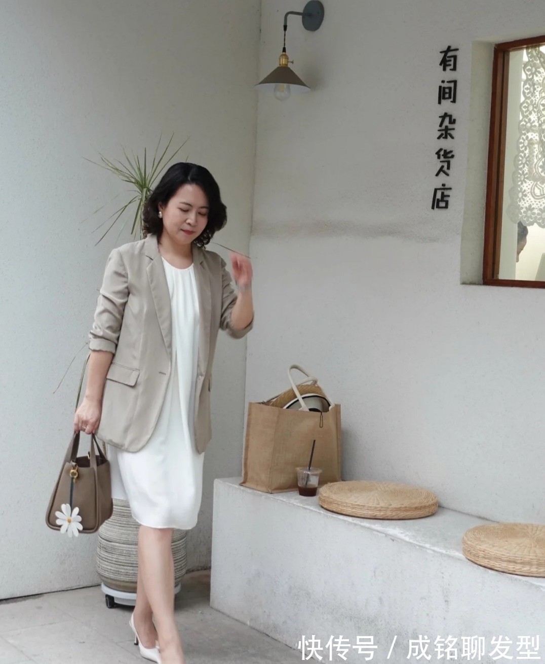 穿搭|50岁女人怎么穿搭才不显老?学学这位博主的搭配,优雅大气显年轻