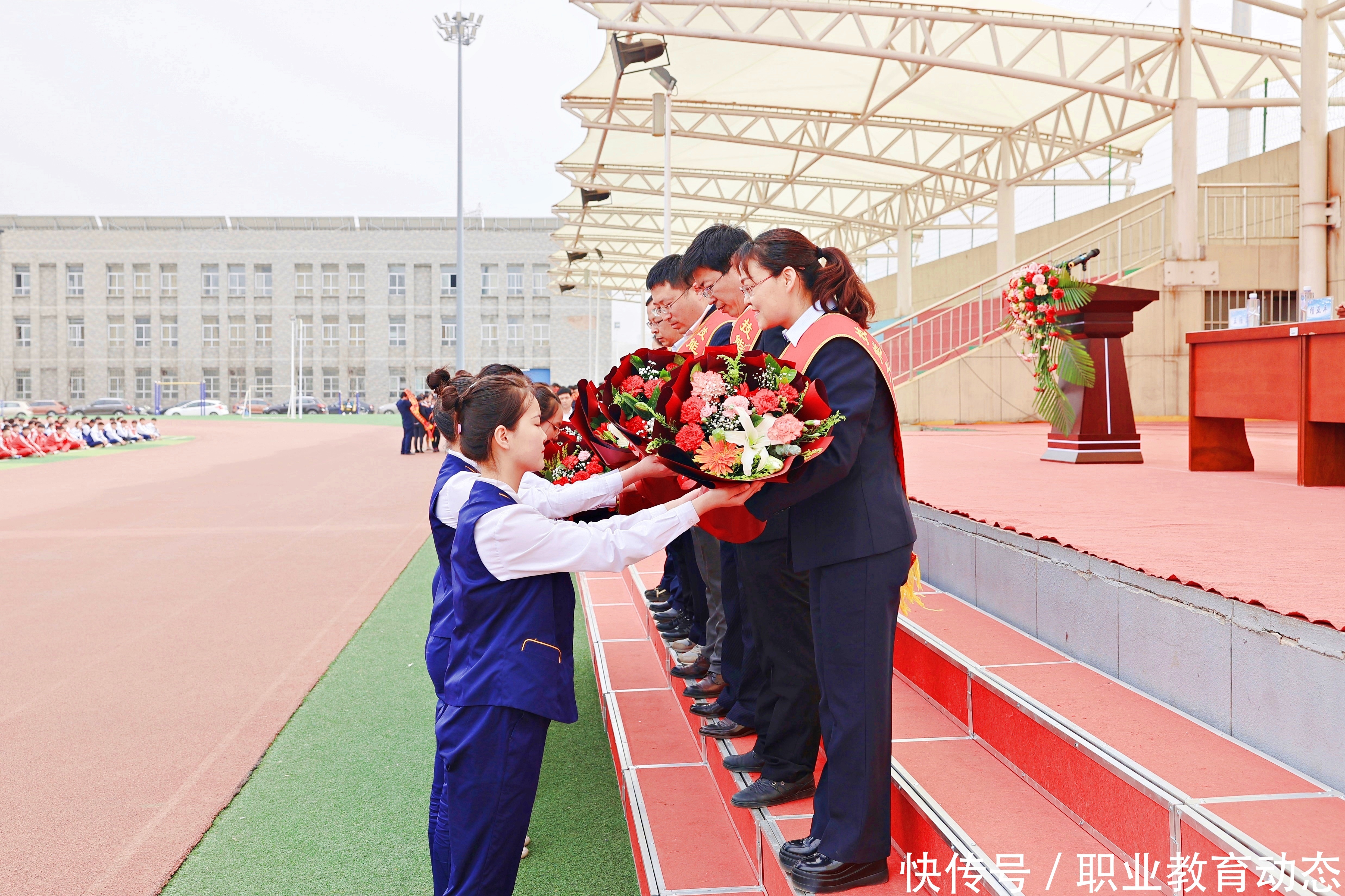 神木职教中心召开师德师风强化年表彰大会