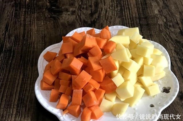 电饭锅|孩子放学直喊饿,做个好吃的电饭锅焖饭,简单省事又好吃