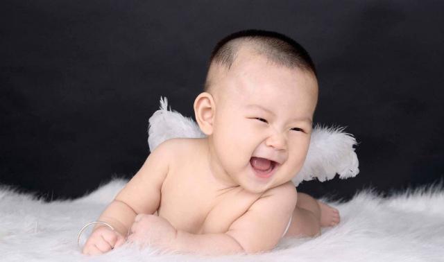 发育|宝宝几个月能翻身、会爬、走路、说话 赶紧对照下!