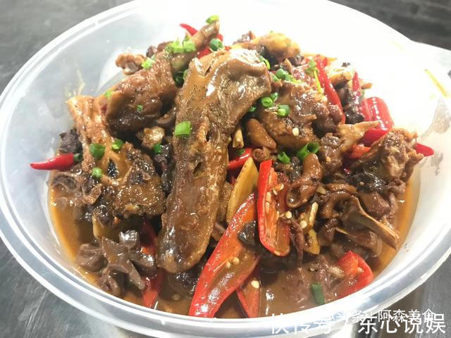 朋友|晚上请朋友去饭店吃饭,走的时候还非要打包一只鸭,真的亏大了