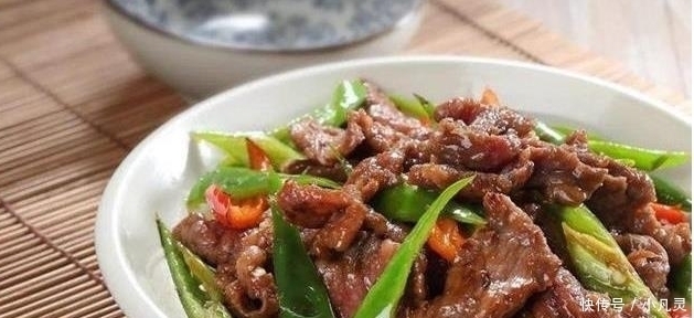 老师傅|炒牛肉又老又柴？老师傅教你腌肉多加“1料”，牛肉鲜弹入口即化