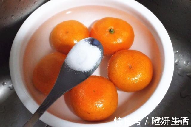 红枣水|把橘子放锅里蒸一蒸，真是太聪明了，用途花钱买不到，简单还实用