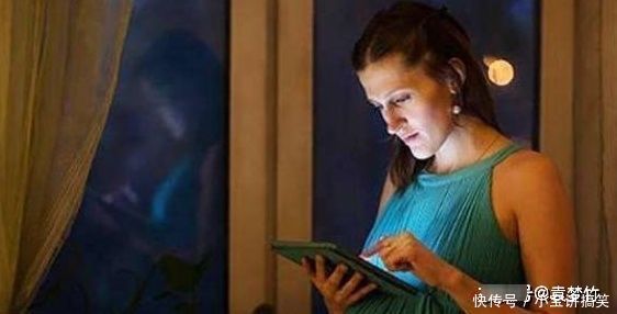 胎宝|怀孕以后,孕妇熬夜玩手机,胎宝又在干什么?看完后或许会受益