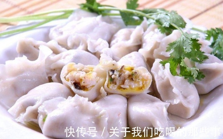 用羊肉包饺子，牢记“4加2不加”，鲜嫩多汁还不膻，咬一口满嘴香