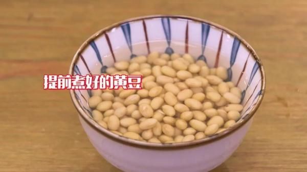 焖酥鱼这样做，一上桌就被抢光！鱼骨、鱼刺都能嚼着吃，太香了！