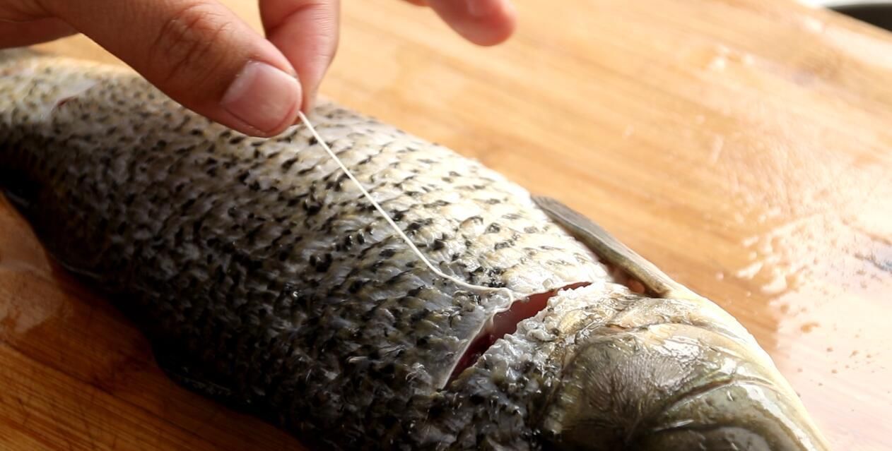 给鱼去腥,最忌讳放酒和醋,学会这几招,鱼肉鲜嫩没腥味