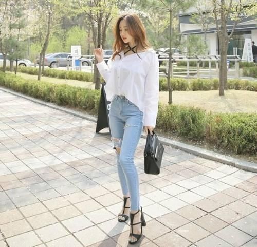 大长腿 穿紧身牛仔裤,显露迷人大长腿,穿出青春和活力的气息