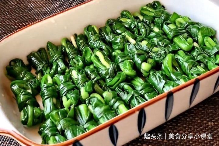立秋后，遇到此菜别放过，8毛钱一斤，钙是鸡蛋3倍，凉拌最好吃