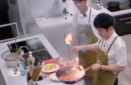 劇本|黃曉明做西紅柿翻車,曾經(jīng)卻能做一桌子美食,令人質疑是劇本安排