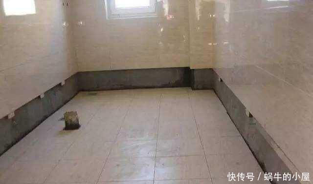 装修|看邻居家卫生间的装修，头次见贴瓷砖留空一排，后悔我家装太早了