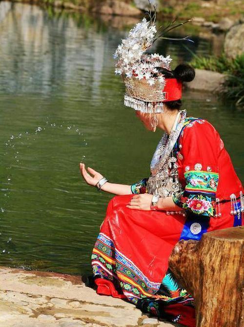 纸币#寨里“一枝花”被印在1元纸币,30年后才知钱上是自己,现已59岁