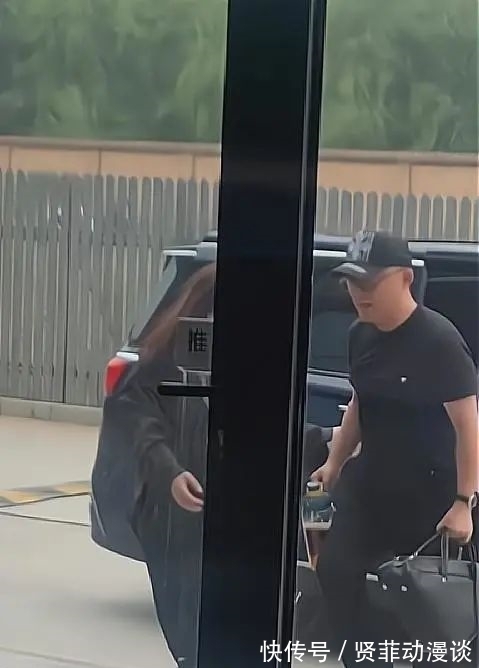 快樂家族全員停工?何炅的綜藝換主持人,他再也保護不了謝娜了