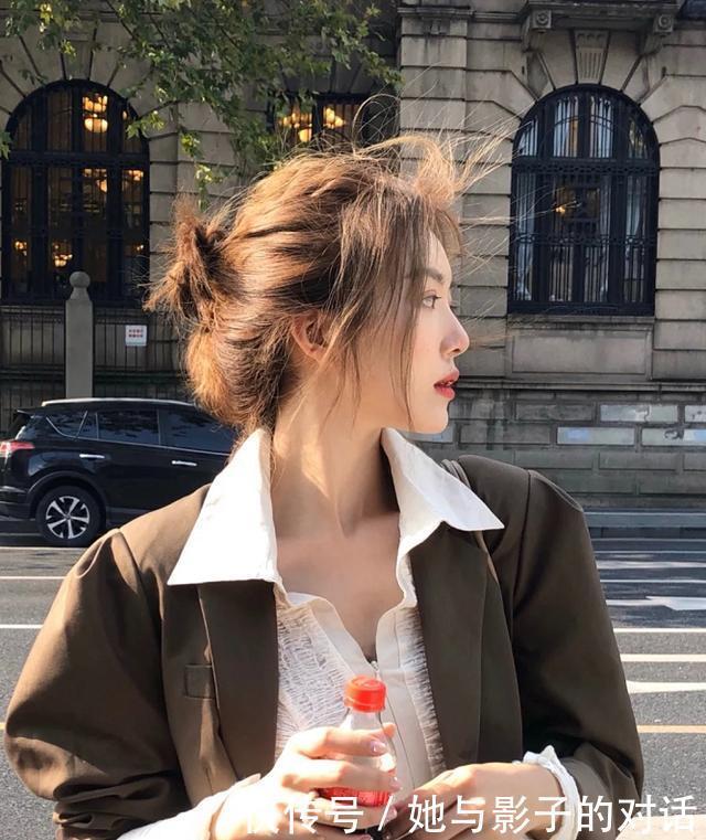 2020秋冬流行的“发色”,不仅白皮女孩染好看,黄黑皮染也超显白