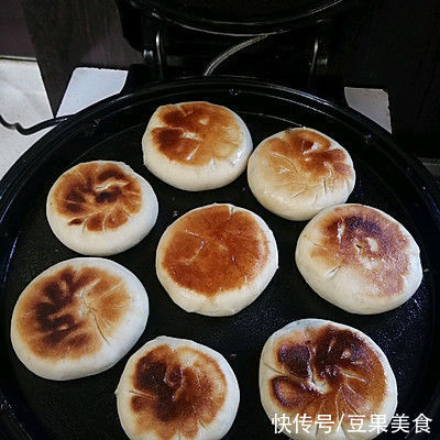 面食|尝尝这道爱意满满脆皮馅饼，生活赛过活神仙