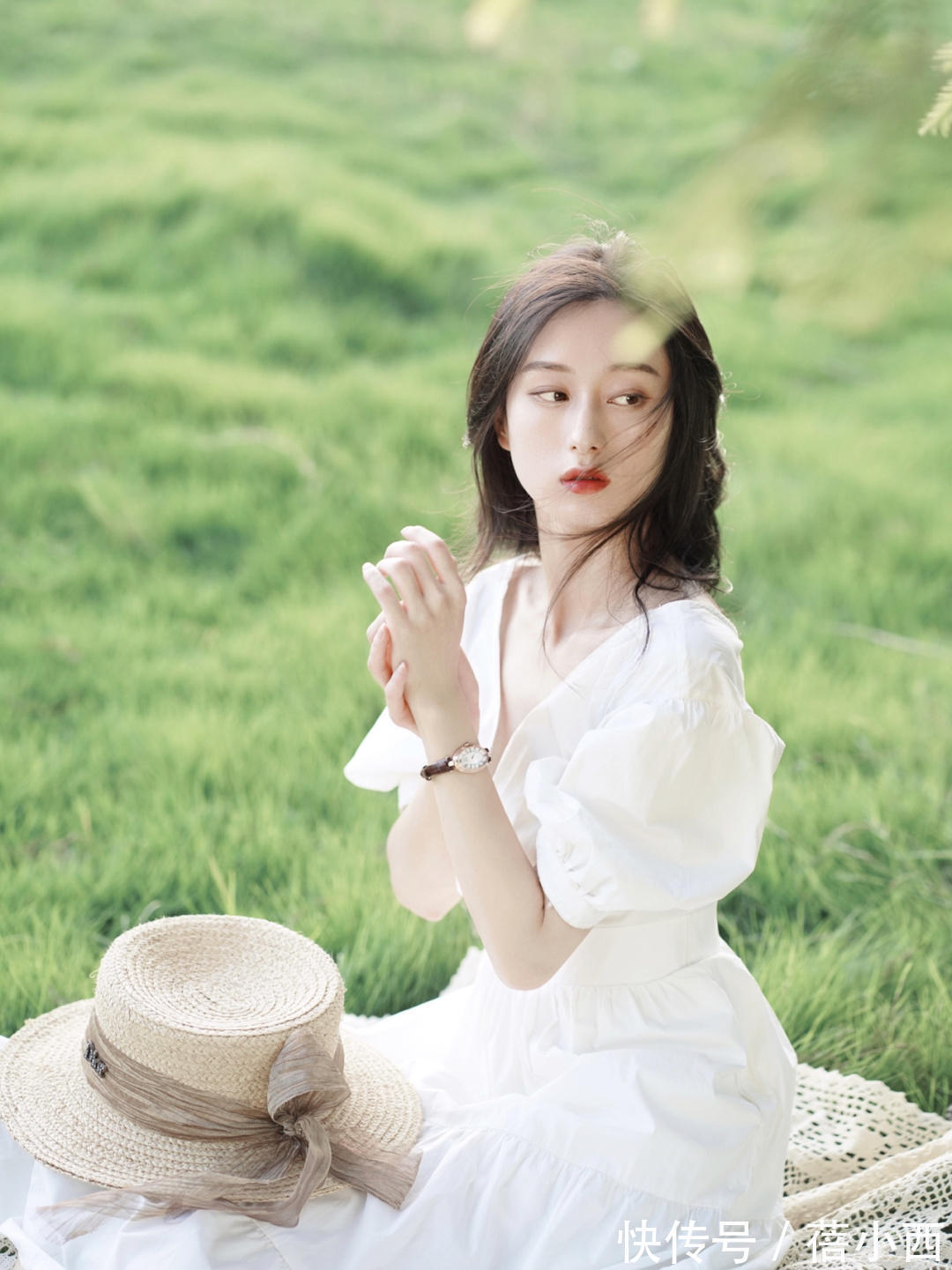 小蛮腰|告别沉闷!秋天穿搭该有新突破,来学这位博主穿搭示范chic又高级