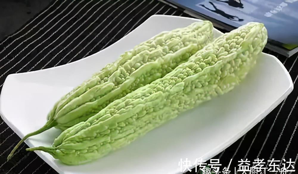 苦味|嫌苦瓜苦?那是因为你不会做,教你这道苦瓜蒸蛋,家里孩子抢着吃