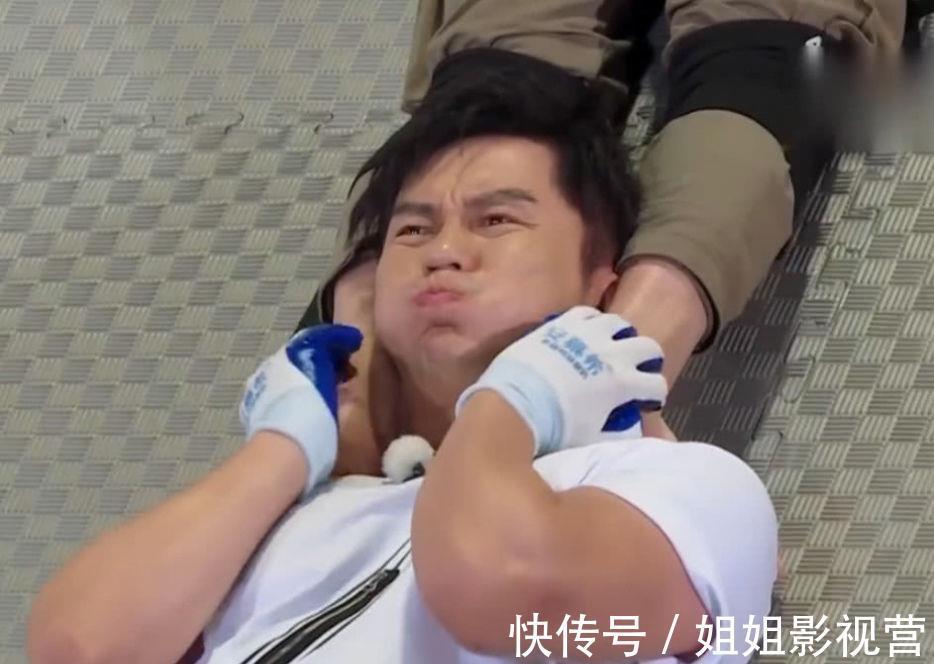 宋雨琦|《奔跑吧》节目组搞两种待遇,人梯大战素人都戴头盔,跑男却没有