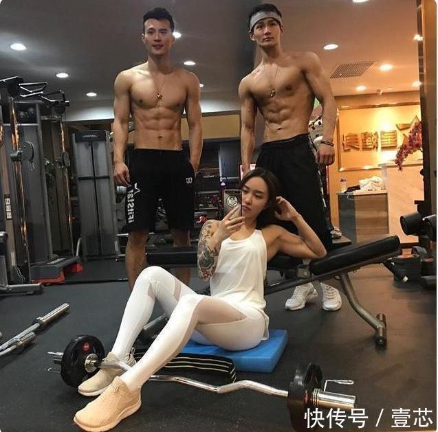 女孩|95后女孩因健身在网络走红,这就是健身的魅力,网友:美极了
