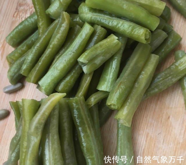 酸豆角烧排骨,香气扑鼻,一点都不油腻!