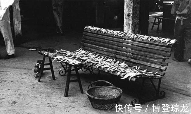 男孩#民国男孩吃螃蟹,是穷人还是公子哥儿?鲁迅先生或许早给了答案!