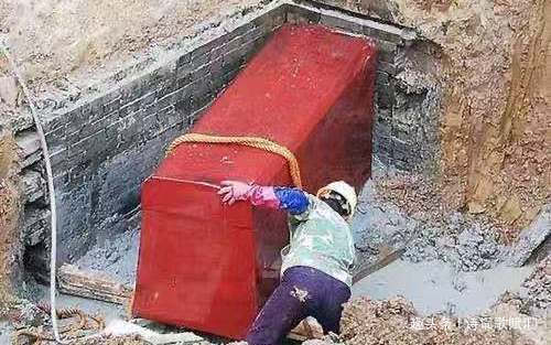 民间故事妻儿相继得怪病,先生你家房下3米